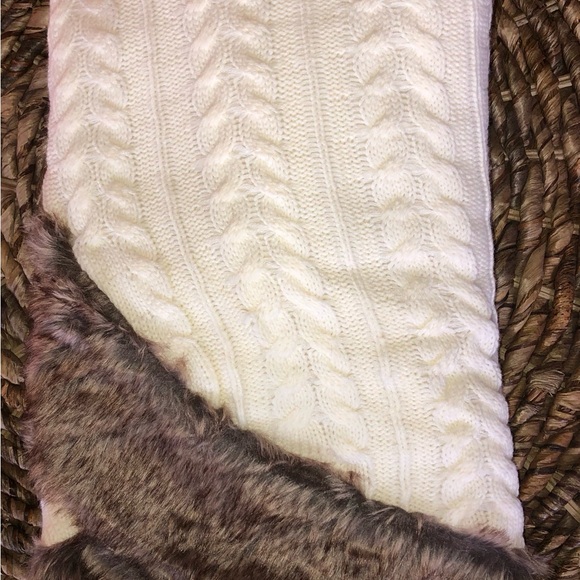 Broyhill 48 inch Tree Skirt Cream Faux Fur Pom Poms cable knit NWT - Picture 4 of 6